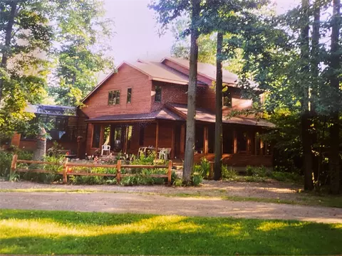 9766 Glenwood Ave, Lake City, PA 16423