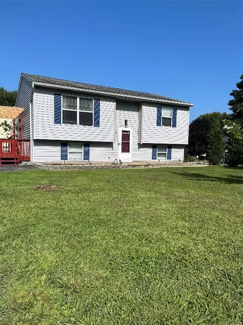 5564 Sunnybrook Dr, Girard, PA 16417