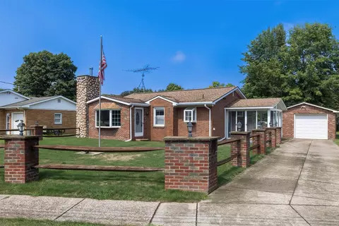 7422 Chestnut St, Fairview, PA 16415