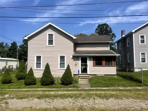 120 North St, Springboro, PA 16435
