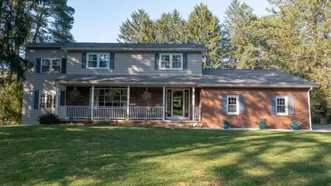 105 S Skytop Rd, Edinboro, PA 16412