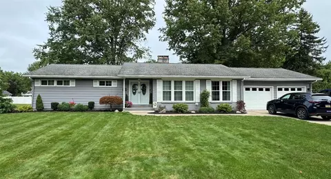 1222 Spring Valley Dr, Erie, PA 16509
