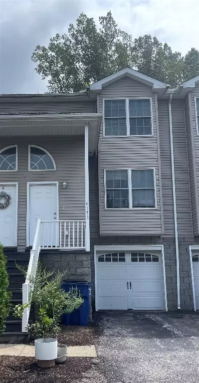 4173 Wood Hills Dr, Erie, PA 16510