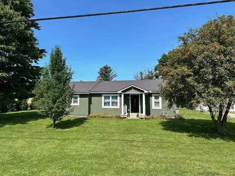 10958 Ridge Rd, Girard, PA 16417