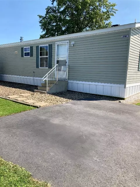 2717 W Park Ln, Erie, PA 16506