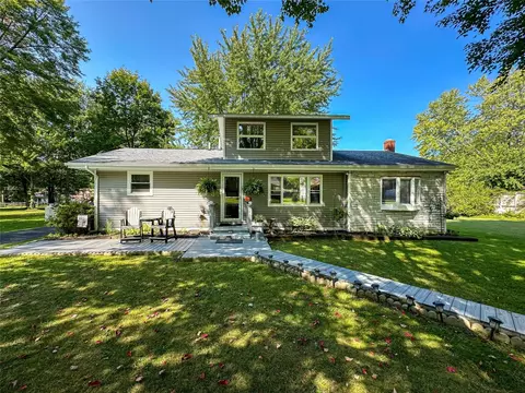 10533 Perry Dr, Linesville, PA 16424