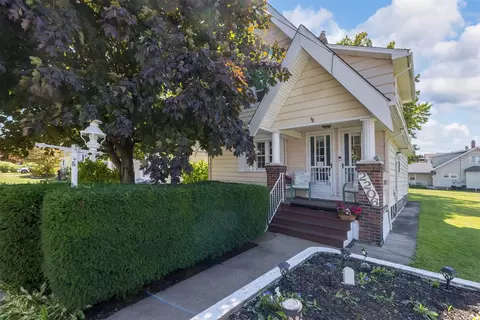 2206 Bird Dr, Erie, PA 16510