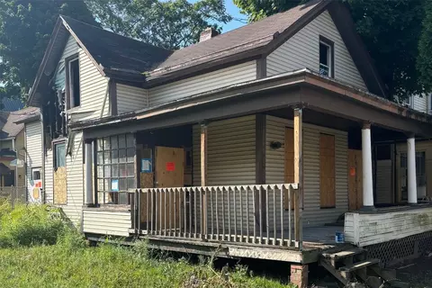 457 E 9th St, Erie, PA 16503