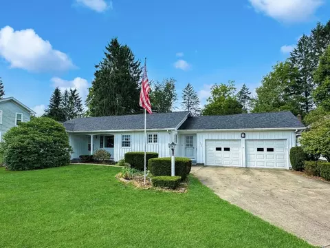 105 Maple Dr, Edinboro, PA 16412