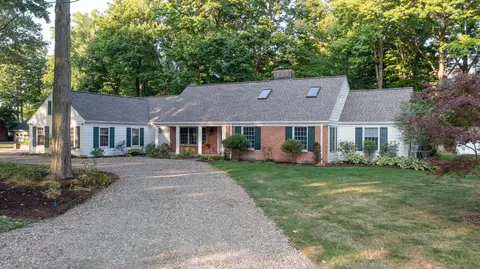 6458 W Fair Oaks Cir, Fairview, PA 16415