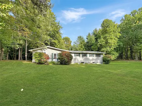 8511 Nissen Dr, Fairview, PA 16415
