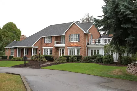 1347 S Shore Dr, Erie, PA 16505