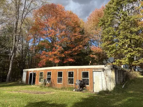 15497 Maple Dr, Saegertown, PA 16433