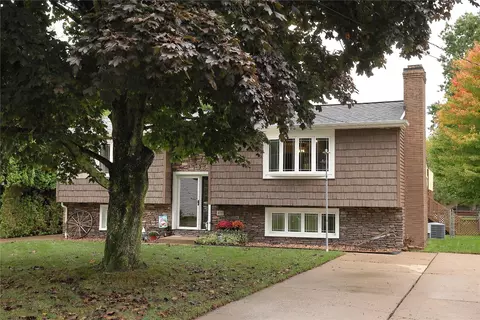 911 Aris Dr, Millcreek, PA 16505