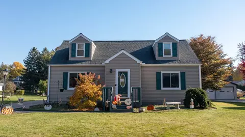 1221 W Gore Rd, Erie, PA 16509