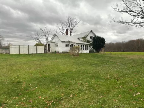 13695 Tracy Rd, Albion, PA 16401