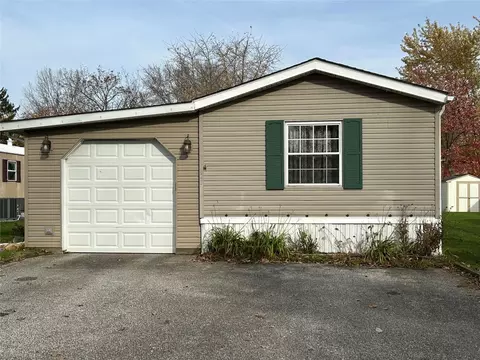 27 Ridgewood Dr, Mckean, PA 16426
