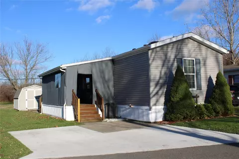 8195 Timberwood Ln, Erie, PA 16509