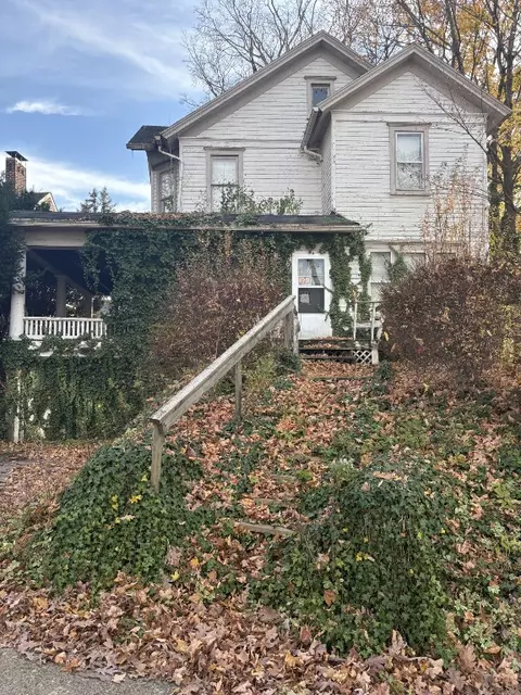 674 Alden St, Meadville, PA 16335