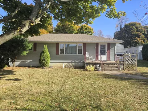 2925 Broadlawn Dr, Erie, PA 16506
