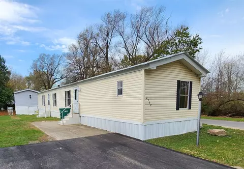 2502 Sherwood Dr, Erie, PA 16506
