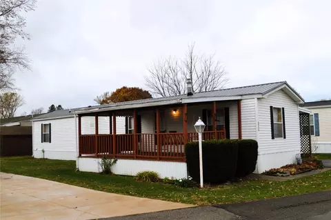 2718 Green Crest Dr, Erie, PA 16506