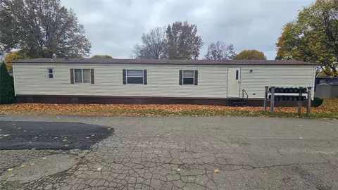 5220 Deepwood Ln, Erie, PA 16505