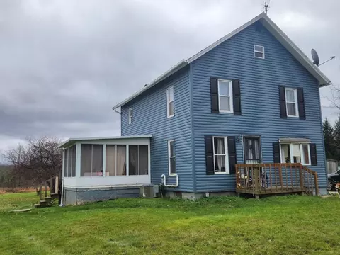 9551 New Rd, North East, PA 16428