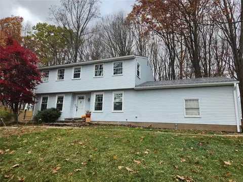 3702 Chapel Hill Dr, Erie, PA 16506