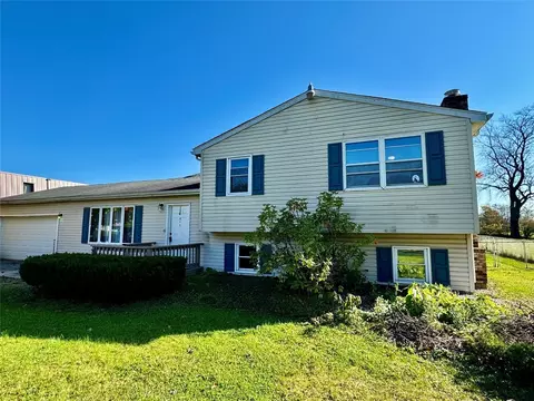 211 Stonehaven Dr, Edinboro, PA 16412