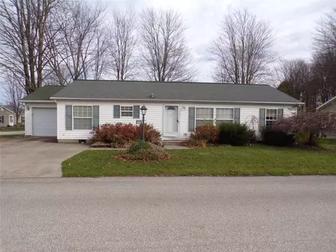 5203 Chianti Cir, Girard, PA 16417