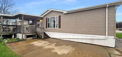 10 Linda Ct, Mckean, PA 16426