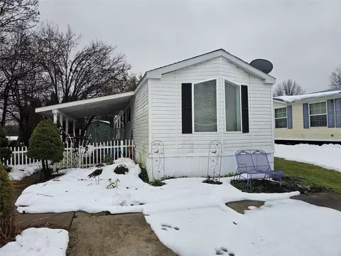 1715 Edgewood Dr, Erie, PA 16509