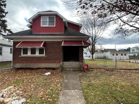 217 Maiden Ln, Erie, PA 16504