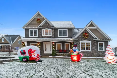 5792 Bear Run Cir #8, Fairview, PA 16415