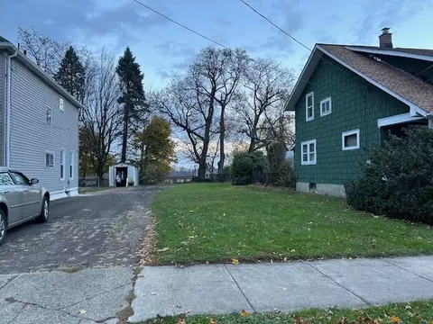 842 E 29th St, Erie, PA 16504