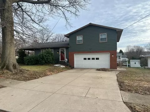 827 Sunset Dr, Girard, PA 16417