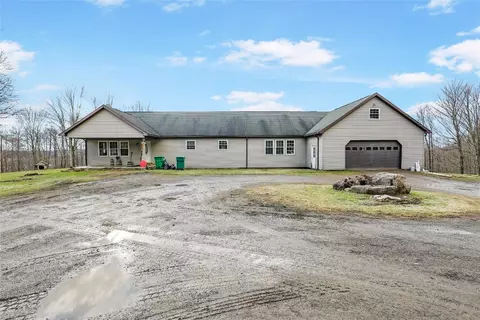 21125 Phillips Dr, Cambridge Springs, PA 16403