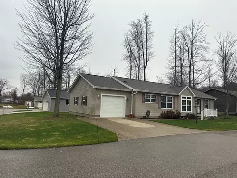 5471 Spumante Dr, Girard, PA 16417
