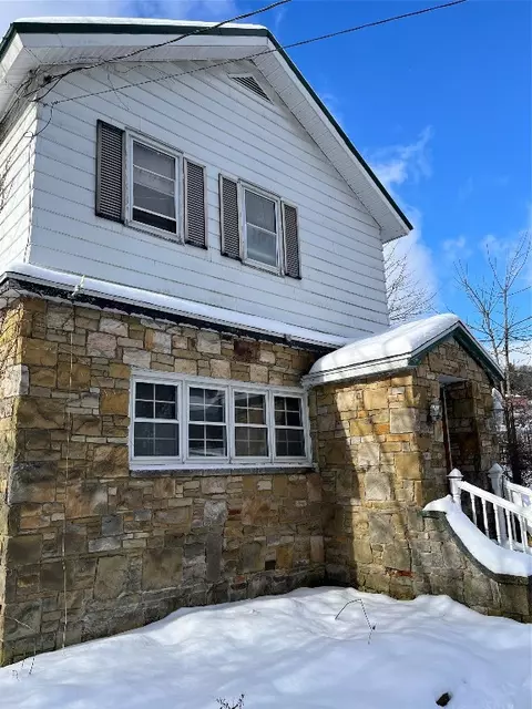 323 W Mount Vernon St, Titusville, PA 16354