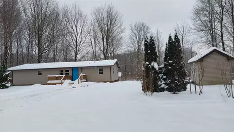 11774 W Middle Rd, East Springfield, PA 16411