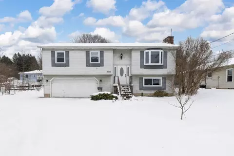 3817 Saltsman Rd, Erie, PA 16510