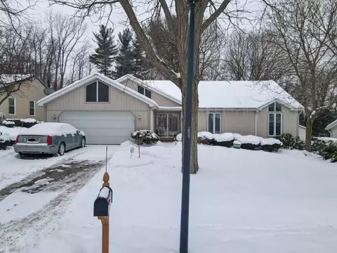 812 Compass Dr, Erie, PA 16505