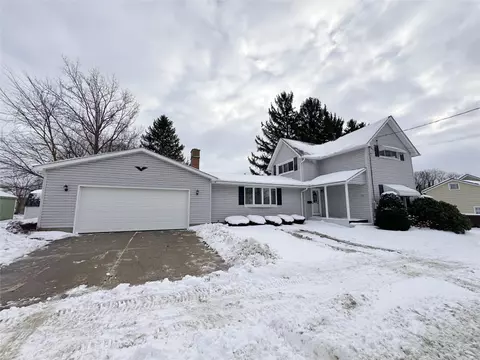 38 West St, North East, PA 16428