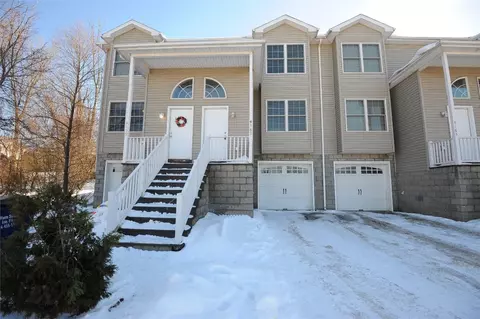 4161 Wood Hills Dr #C11, Erie, PA 16510
