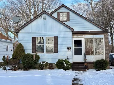 31 Eagle Point Blvd, Erie, PA 16511