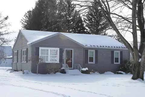 4165 W Lake Rd, Erie, PA 16505