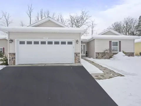12137 Villa Dr, Conneaut Lake, PA 16316