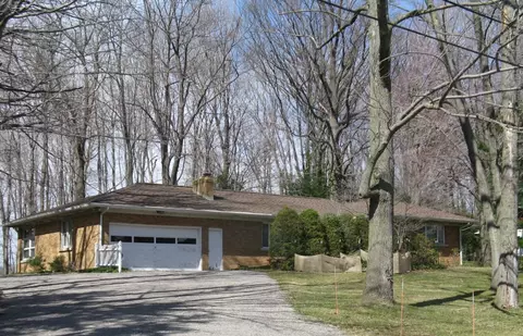 3744 Chapel Hill Dr, Erie, PA 16506
