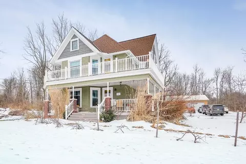 7266 Water St, Fairview, PA 16415